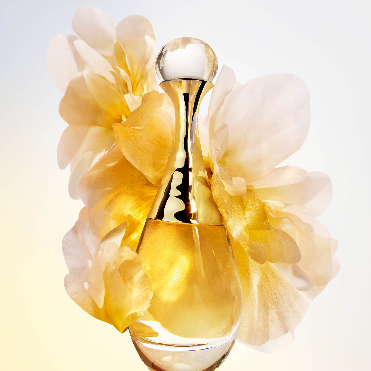 J'ADORE LOR ESSENCE DE PARFUM